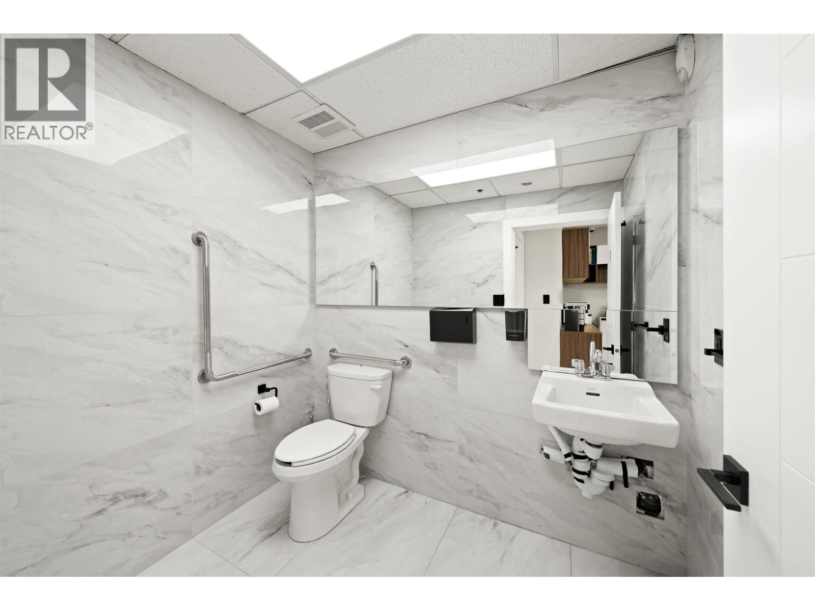 104 E 3rd Street, North Vancouver, British Columbia  V7L 1E6 - Photo 8 - C8078482