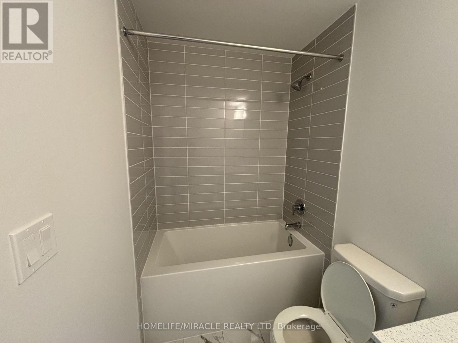 26 - 17 Lytham Green Circle, Newmarket, Ontario  L3Y 0H4 - Photo 17 - N13081264
