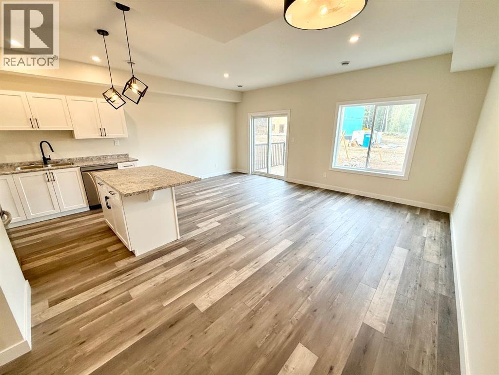 326b Boutin Avenue, Hinton, Alberta  T7V 0B4 - Photo 6 - A2207113