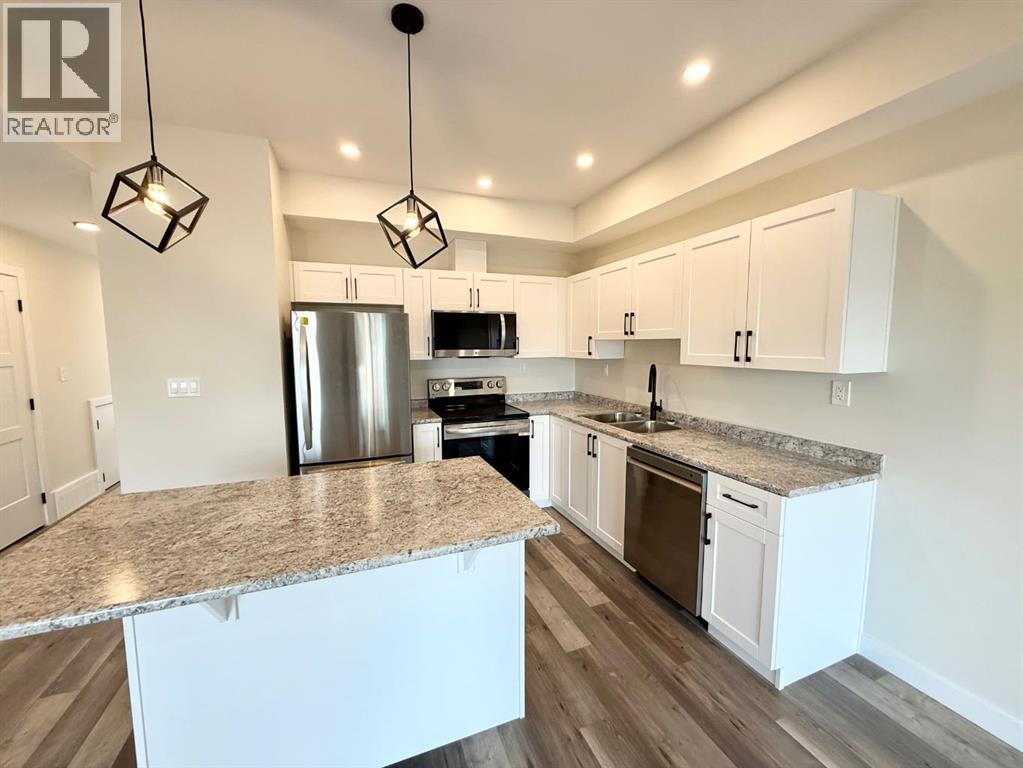 326b Boutin Avenue, Hinton, Alberta  T7V 0B4 - Photo 9 - A2207113