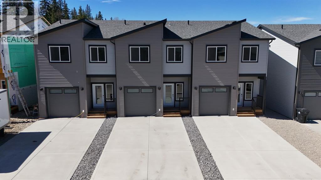326b Boutin Avenue, Hinton, Alberta  T7V 0B4 - Photo 2 - A2207113