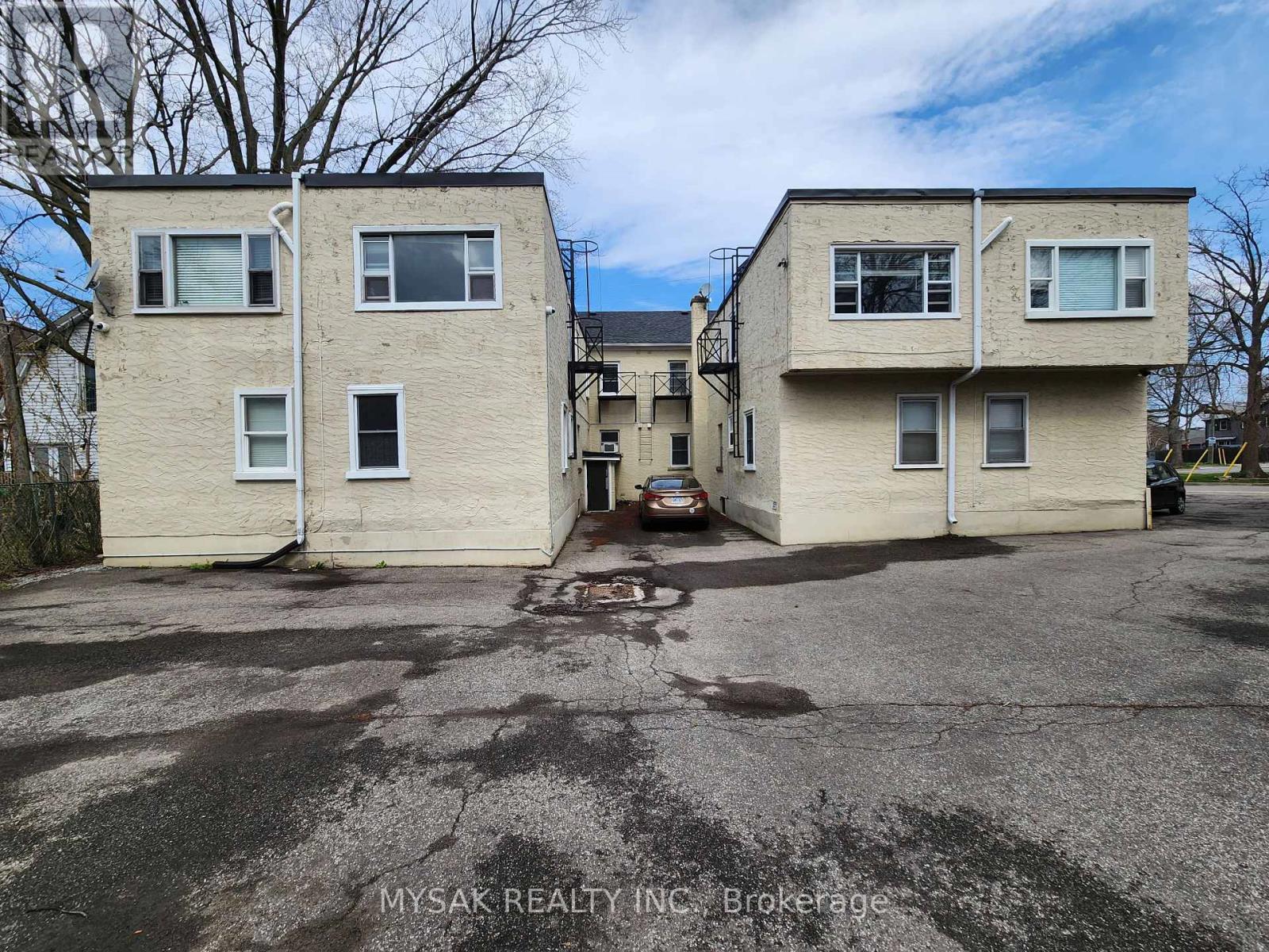 32-38 Welland Avenue, St. Catharines, Ontario  L2R 2M3 - Photo 2 - X13081260