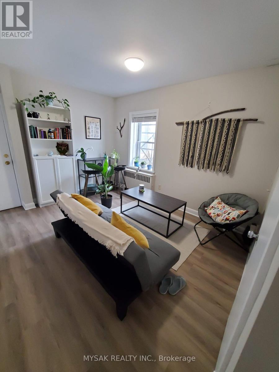 32-38 Welland Avenue, St. Catharines, Ontario  L2R 2M3 - Photo 4 - X13081260