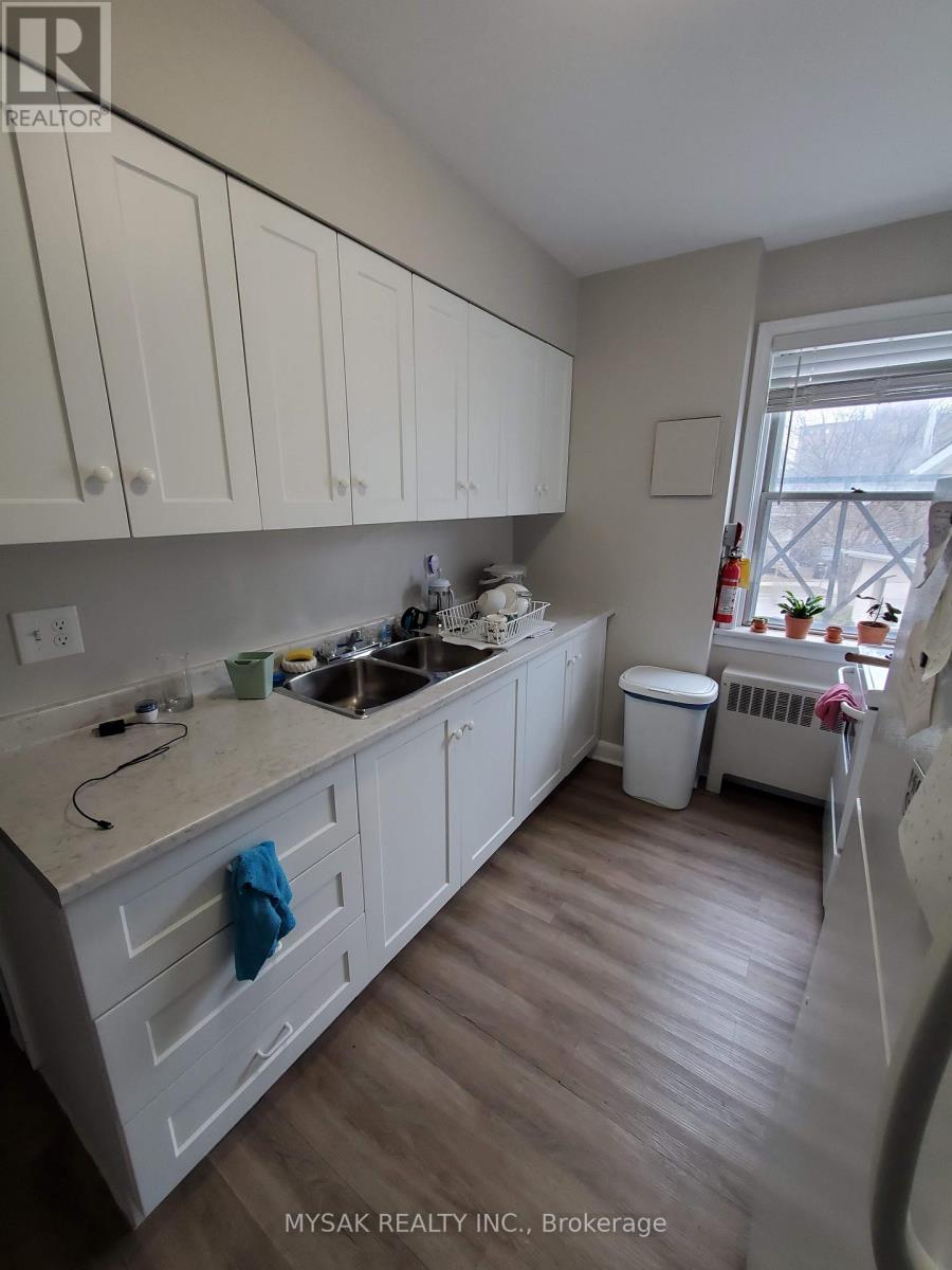 32-38 Welland Avenue, St. Catharines, Ontario  L2R 2M3 - Photo 5 - X13081260