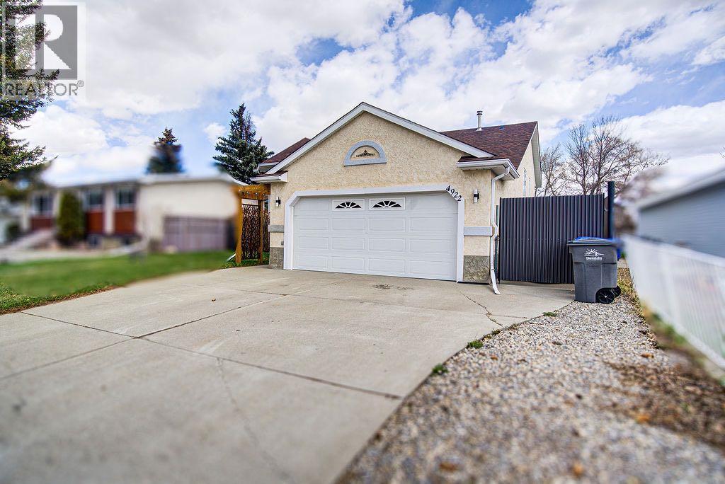 4922 5 Street W, Claresholm, Alberta  T0L 0T0 - Photo 3 - A2303628