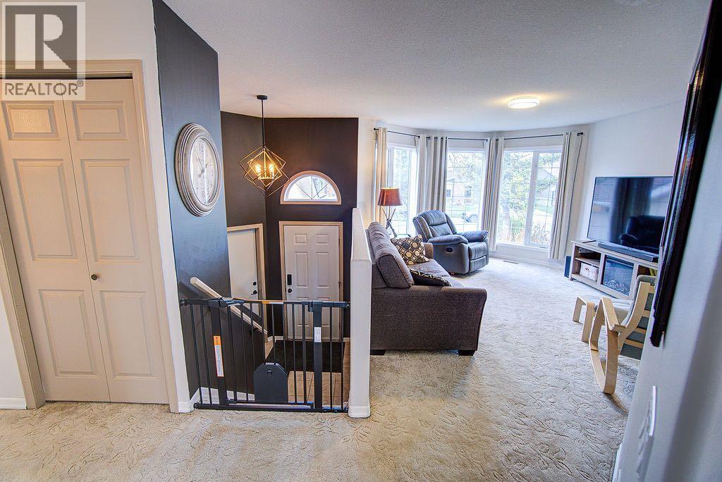 4922 5 Street W, Claresholm, Alberta  T0L 0T0 - Photo 9 - A2303628