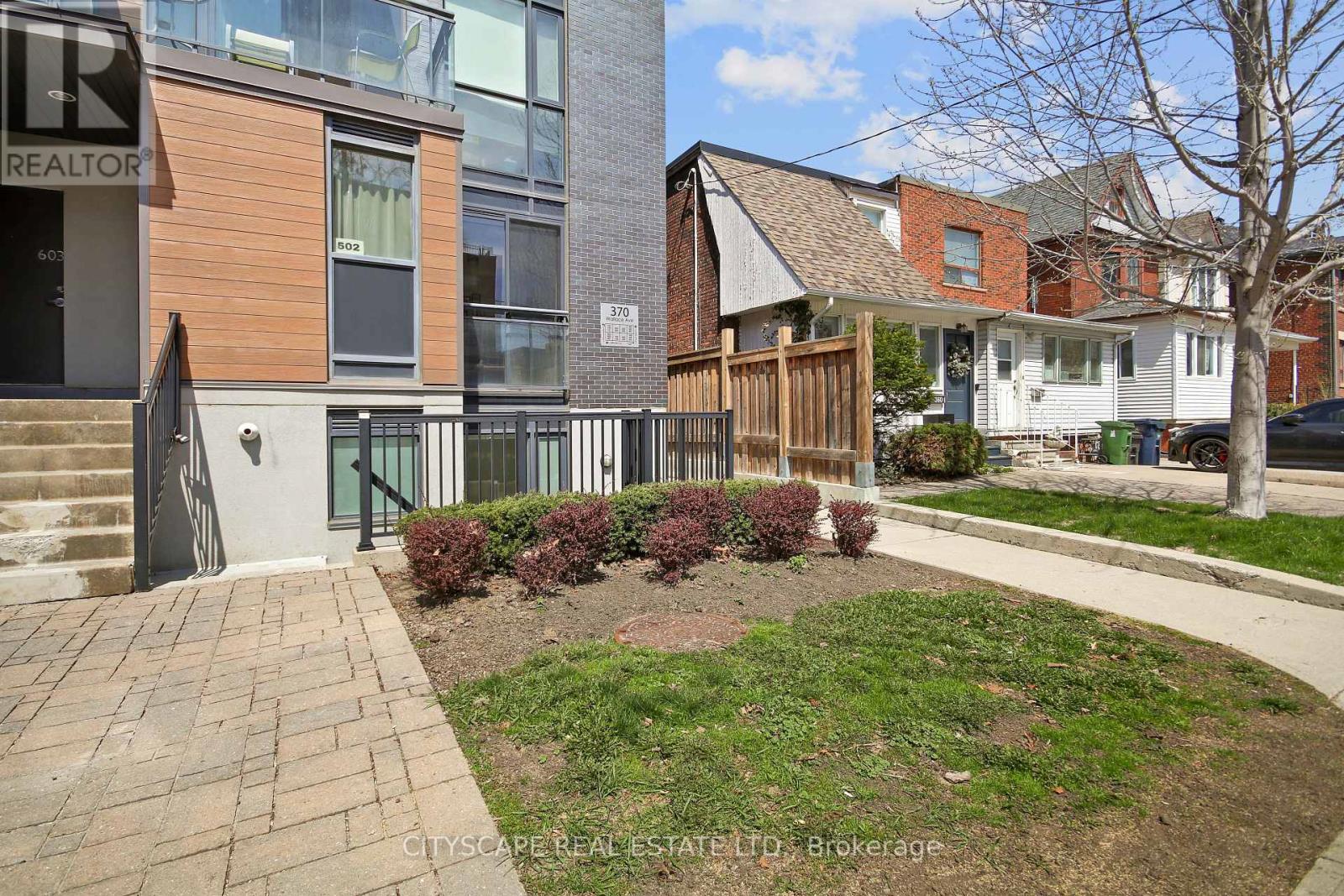 501 - 370 Wallace Avenue, Toronto, Ontario  M6P 3P5 - Photo 3 - W12972736