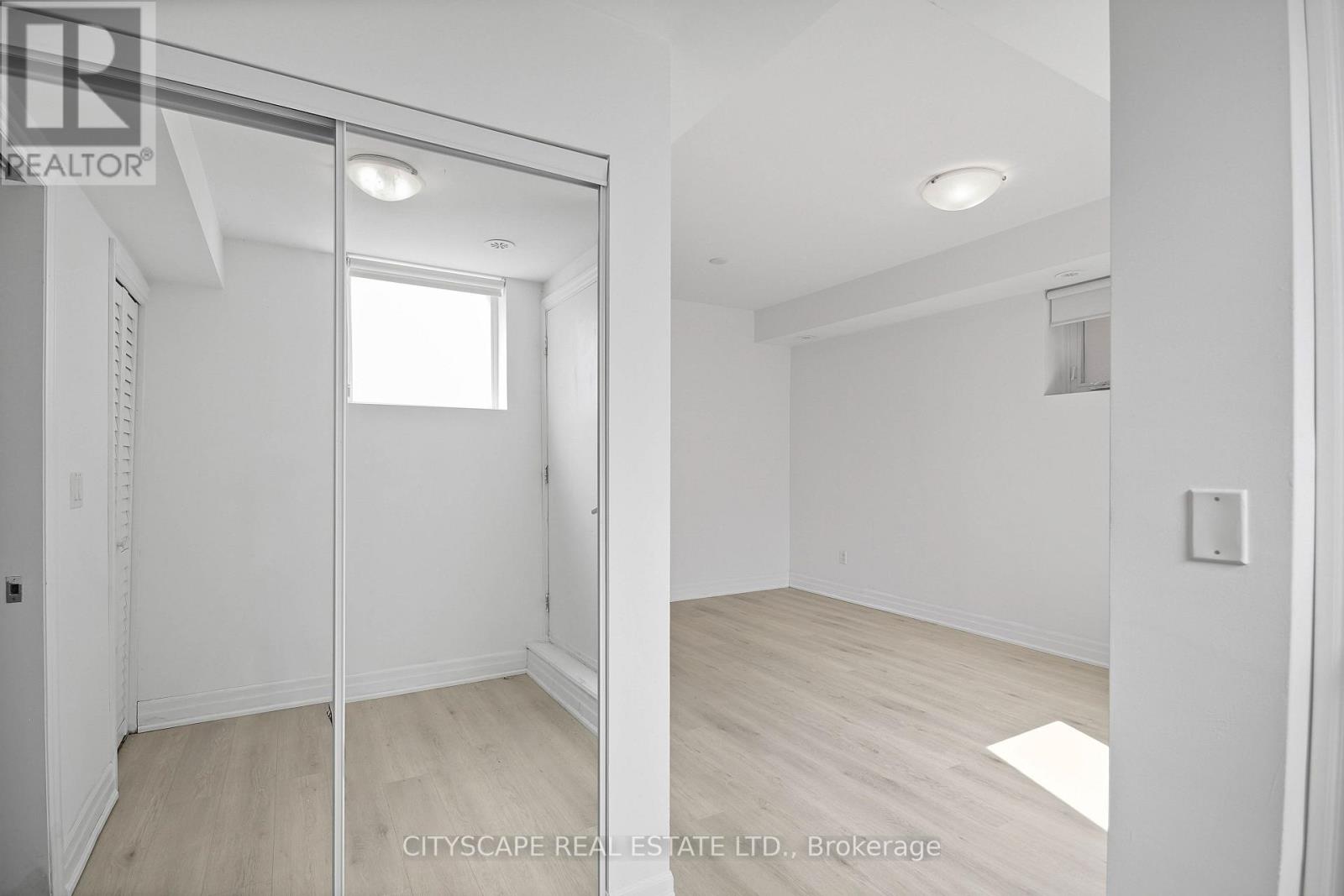 501 - 370 Wallace Avenue, Toronto, Ontario  M6P 3P5 - Photo 10 - W12972736