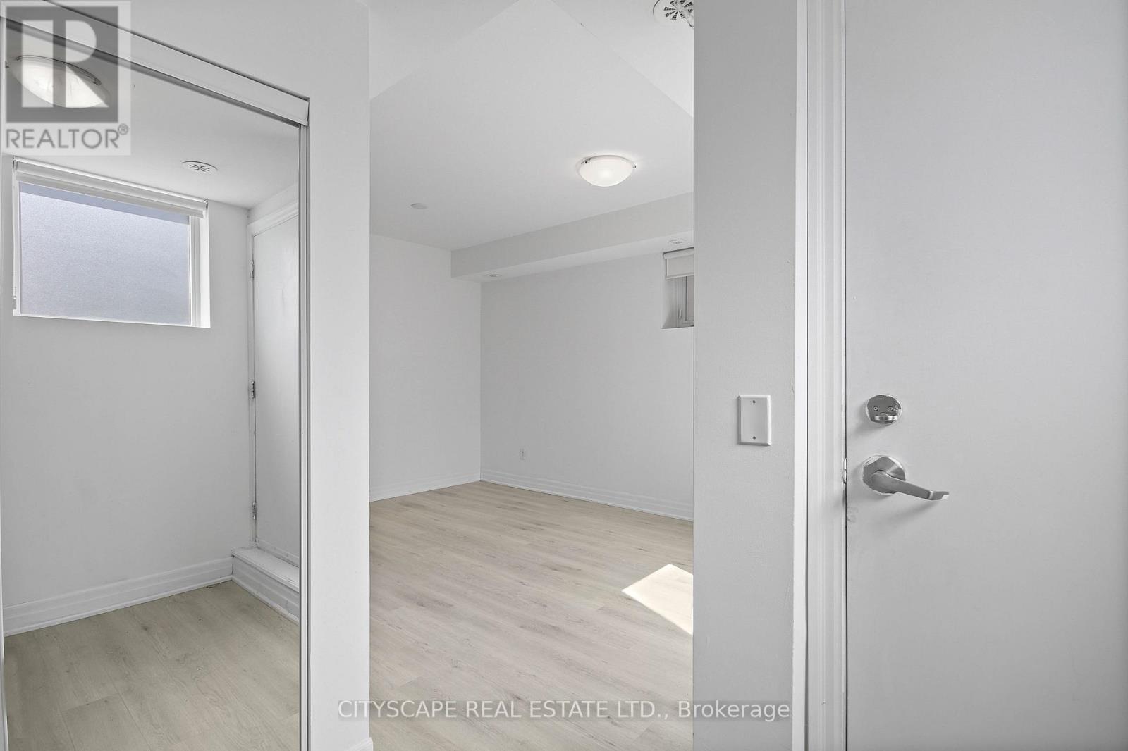 501 - 370 Wallace Avenue, Toronto, Ontario  M6P 3P5 - Photo 9 - W12972736