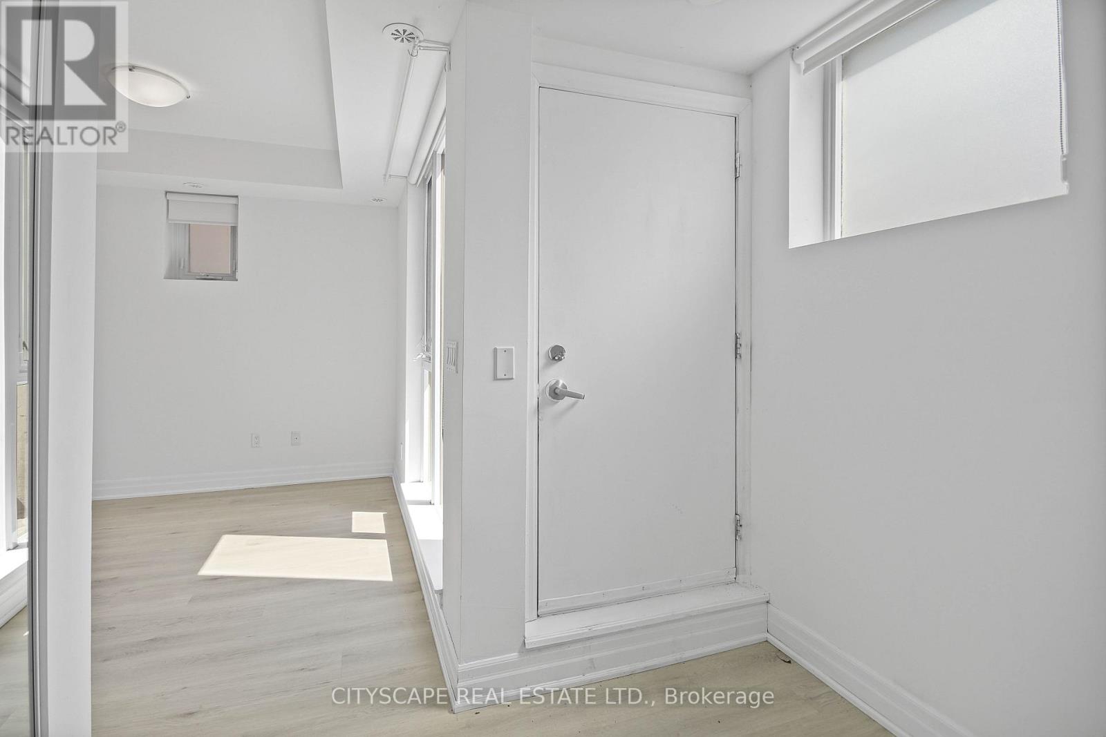 501 - 370 Wallace Avenue, Toronto, Ontario  M6P 3P5 - Photo 11 - W12972736