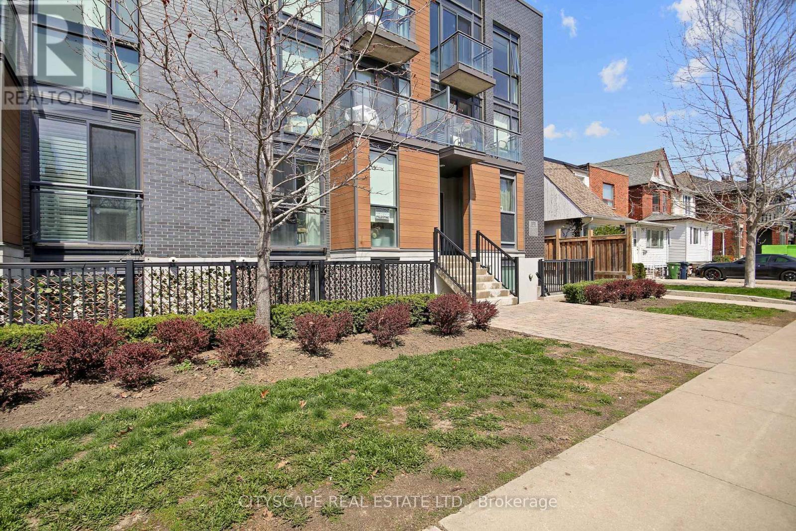 501 - 370 Wallace Avenue, Toronto, Ontario  M6P 3P5 - Photo 2 - W12972736