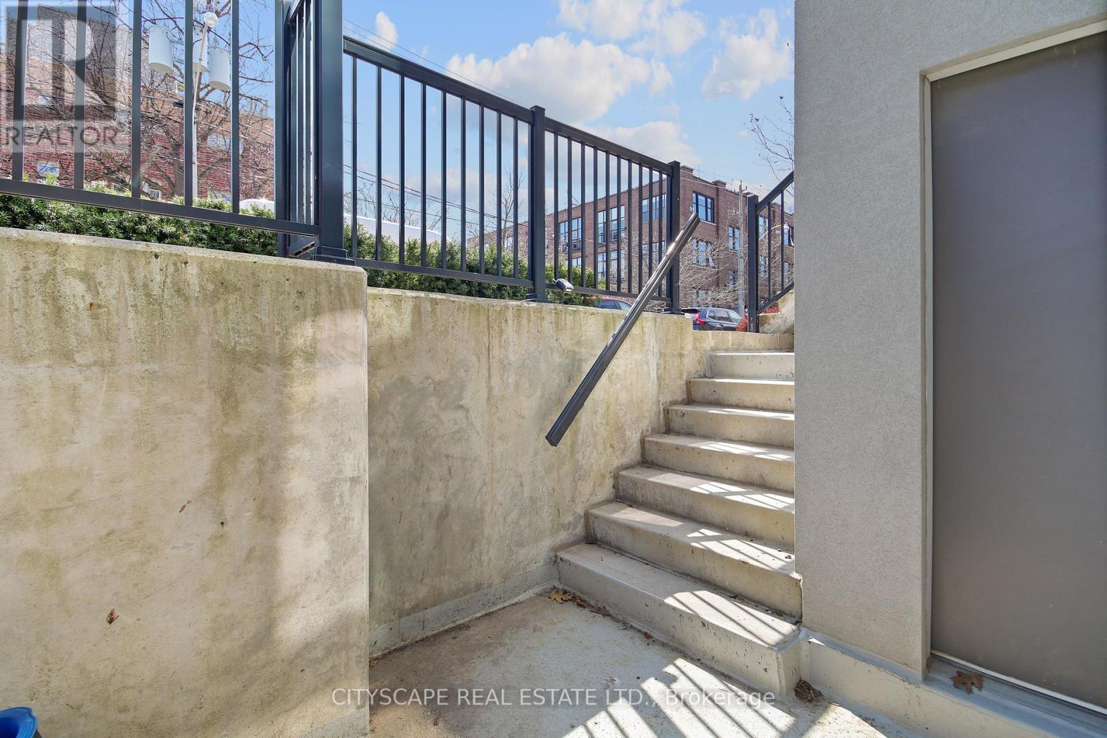 501 - 370 Wallace Avenue, Toronto, Ontario  M6P 3P5 - Photo 7 - W12972736