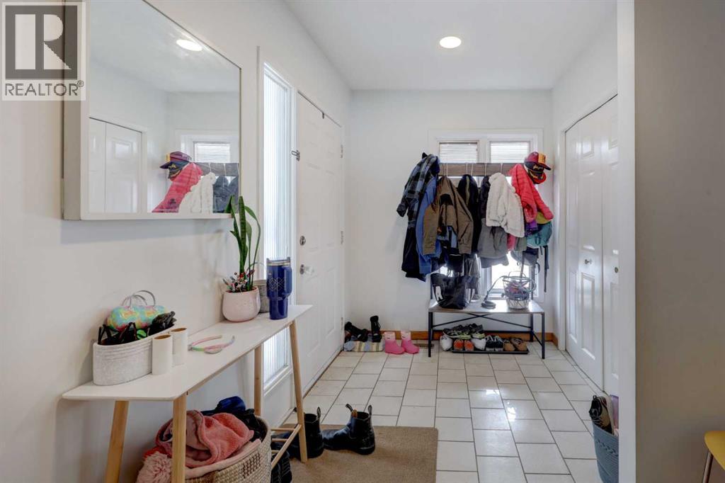 636 17 Avenue NE, Calgary, Alberta  T2E 1M3 - Photo 3 - A2293345