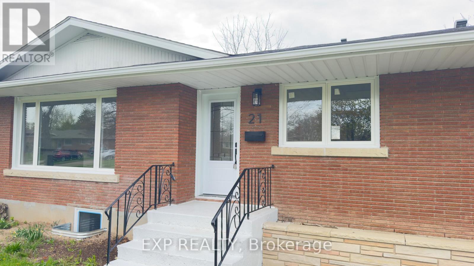 Main - 21 Clearview Heights, St. Catharines, Ontario  L2T 2W2 - Photo 1 - X13081372