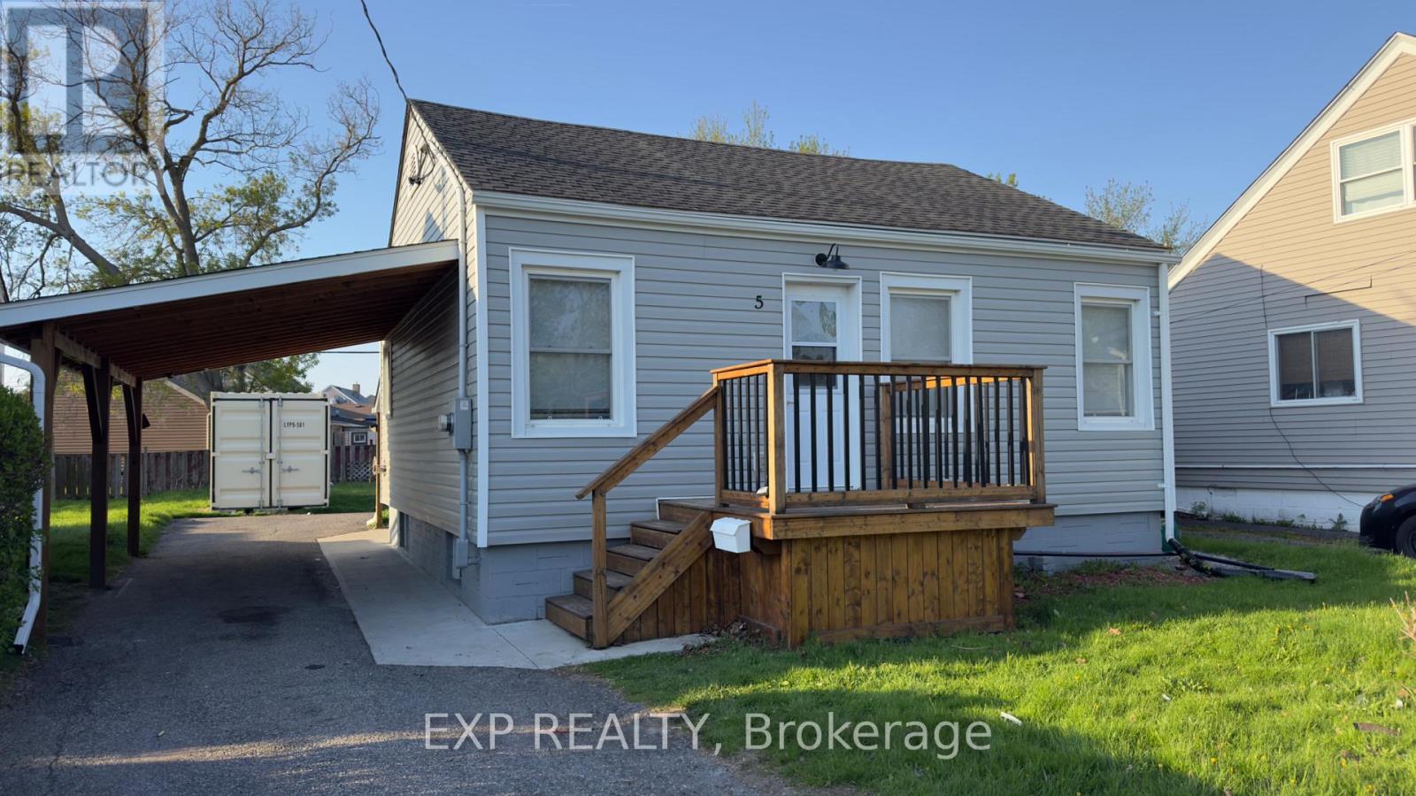 5 Plymouth Avenue, St. Catharines, Ontario  L2R 2X8 - Photo 1 - X13081398