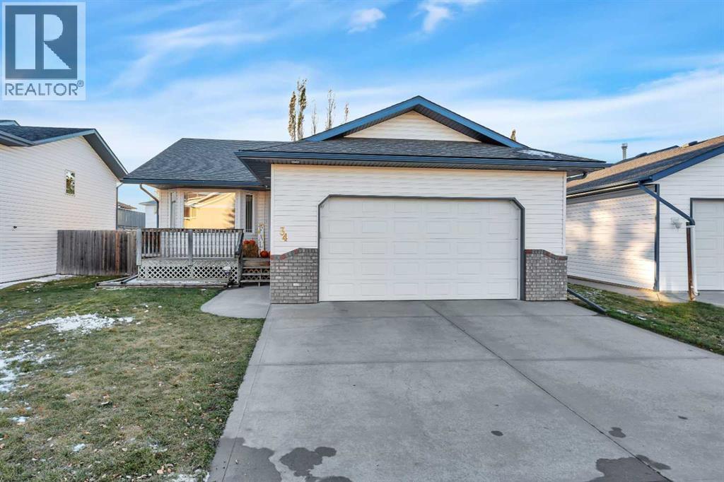 34 Lund Close, Red Deer, Alberta  T4N 1V1 - Photo 1 - A2307091