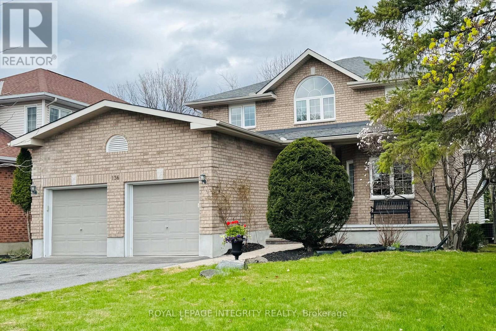 136 SHAUGHNESSY CRESCENT, Ottawa, Ontario