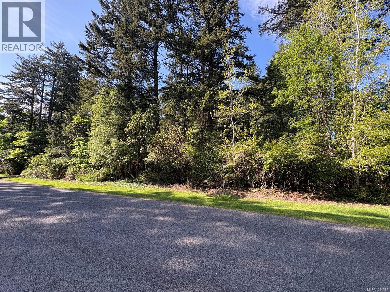 750 Dalkeith Ave, North Saanich, British Columbia  V8L 5G7 - Photo 1 - 1034572