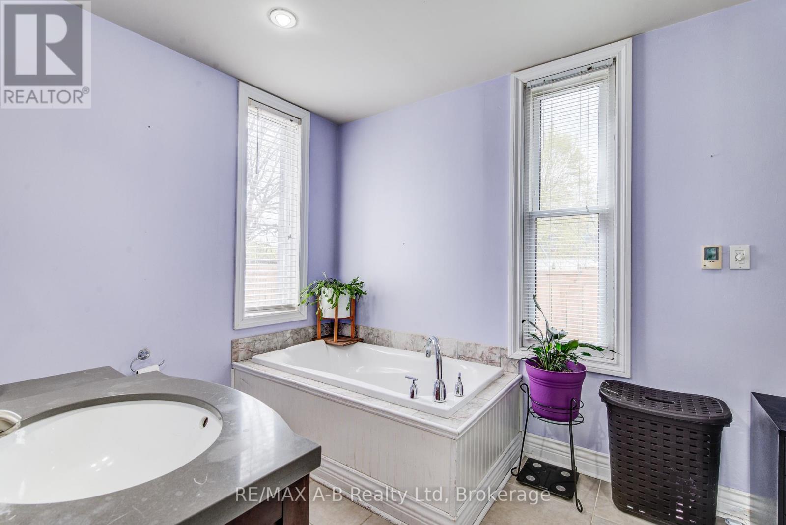 40 John Street, East Zorra-Tavistock, Ontario  N0B 2R0 - Photo 12 - X13075518
