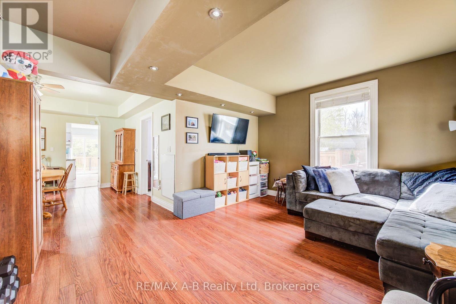 40 John Street, East Zorra-Tavistock, Ontario  N0B 2R0 - Photo 6 - X13075518