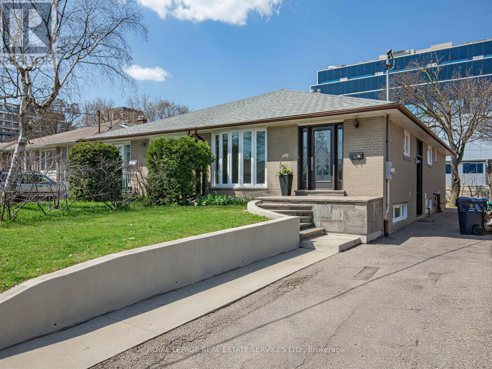 44 CARACAS ROAD, Toronto, Ontario