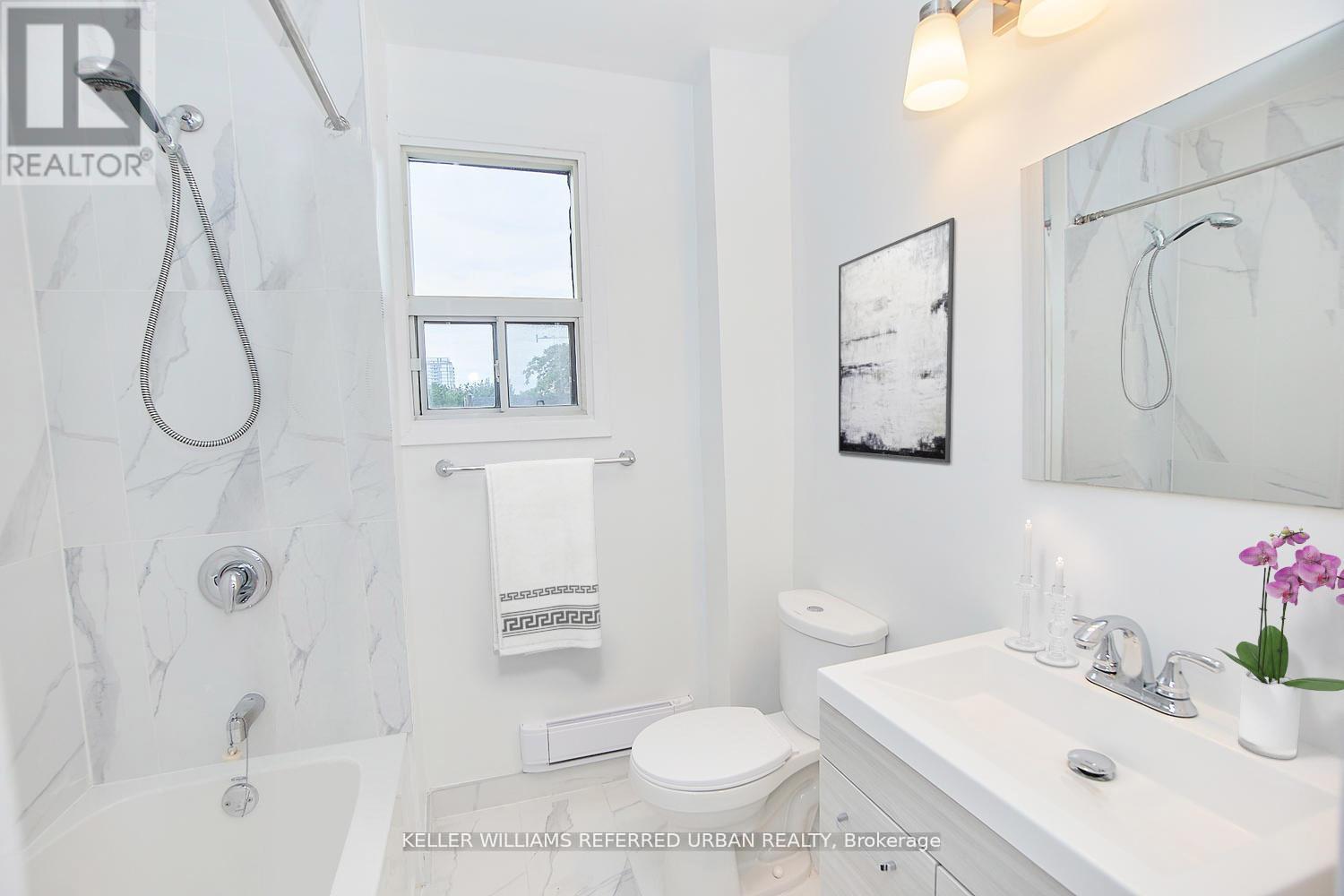 Upper - 559 Dufferin Street, Toronto, Ontario  M6K 2B1 - Photo 9 - C13081368