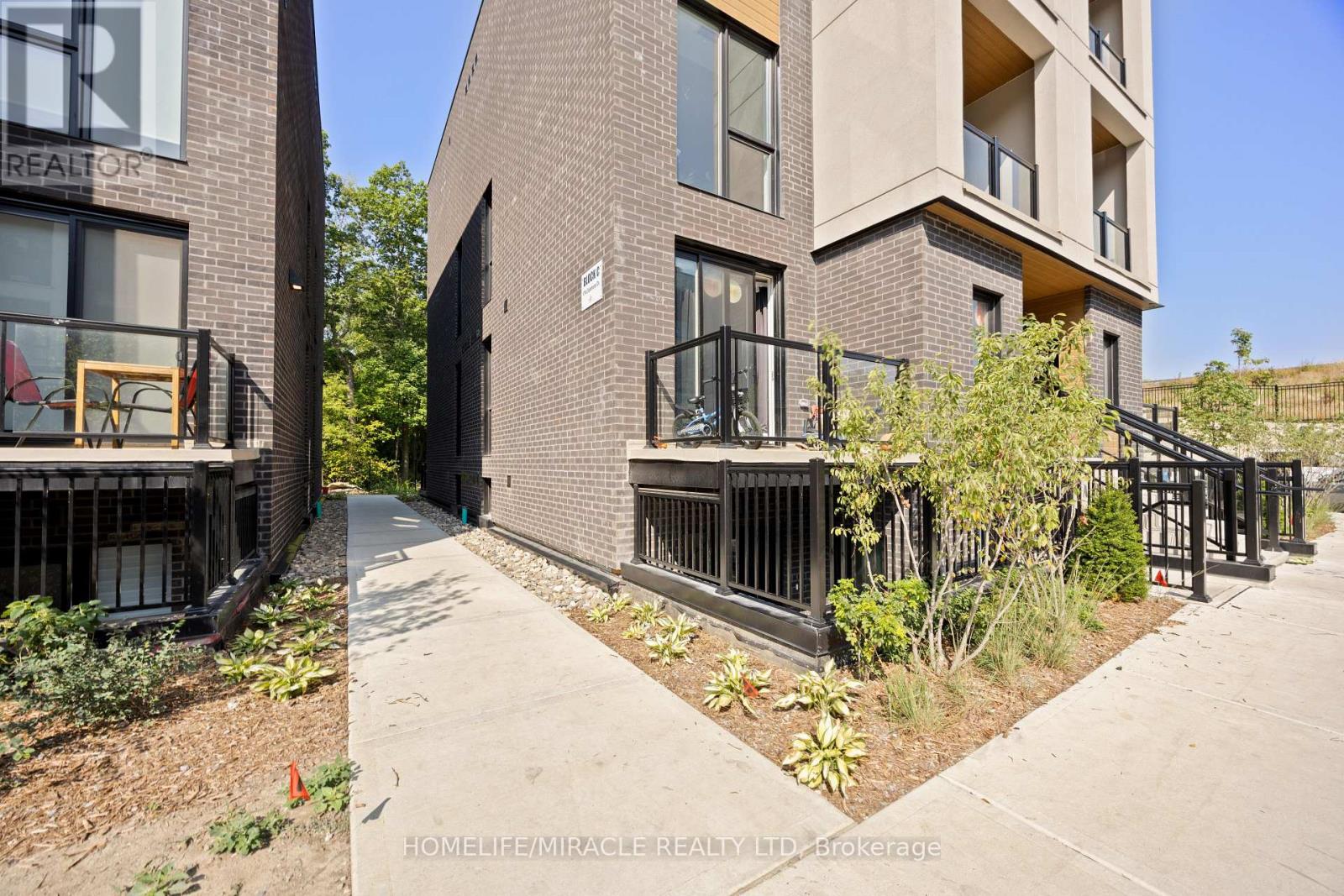 9 - 174 Clonmore Drive, Toronto, Ontario  M1N 0B9 - Photo 2 - E13081334