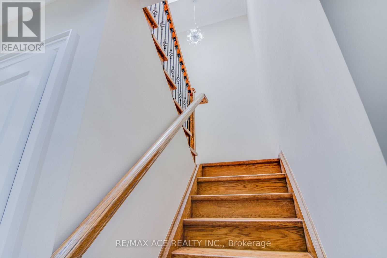 21 Haddon Avenue, Toronto, Ontario  M1N 2K7 - Photo 12 - E13081396