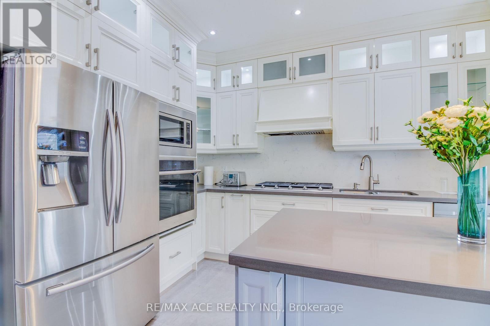 21 Haddon Avenue, Toronto, Ontario  M1N 2K7 - Photo 11 - E13081396