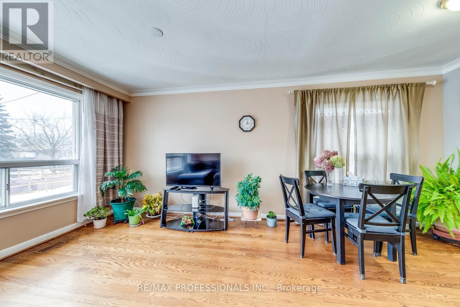7 Belgate Place, Toronto, Ontario  M9C 3Y5 - Photo 15 - W12876608