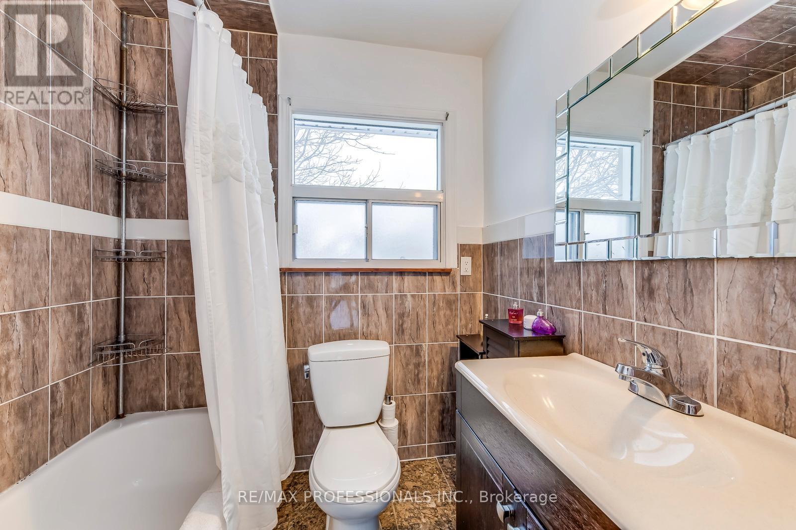 7 Belgate Place, Toronto, Ontario  M9C 3Y5 - Photo 23 - W12876608