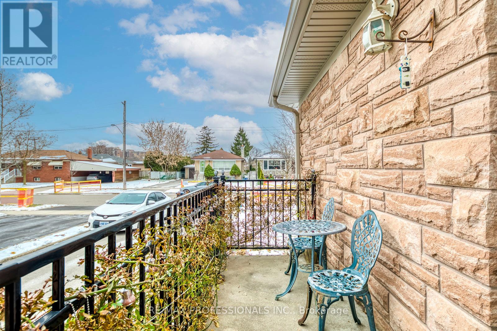 7 Belgate Place, Toronto, Ontario  M9C 3Y5 - Photo 3 - W12876608