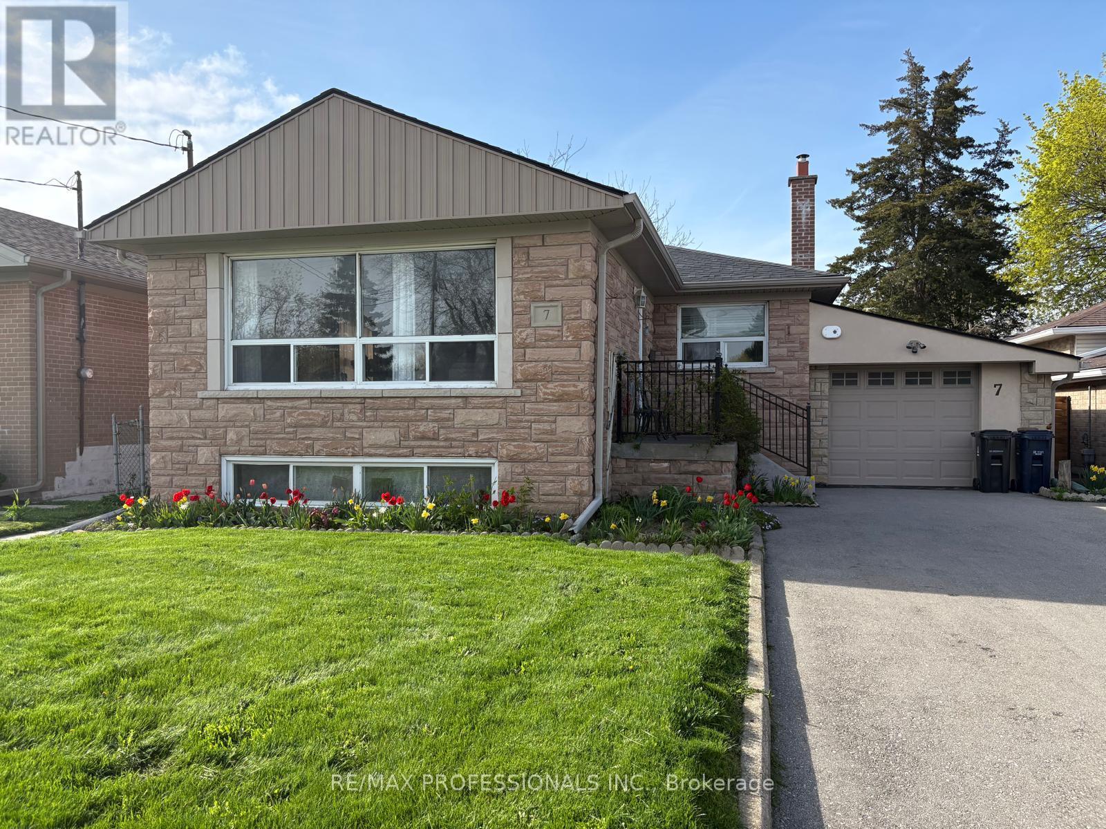 7 BELGATE PLACE, Toronto, Ontario