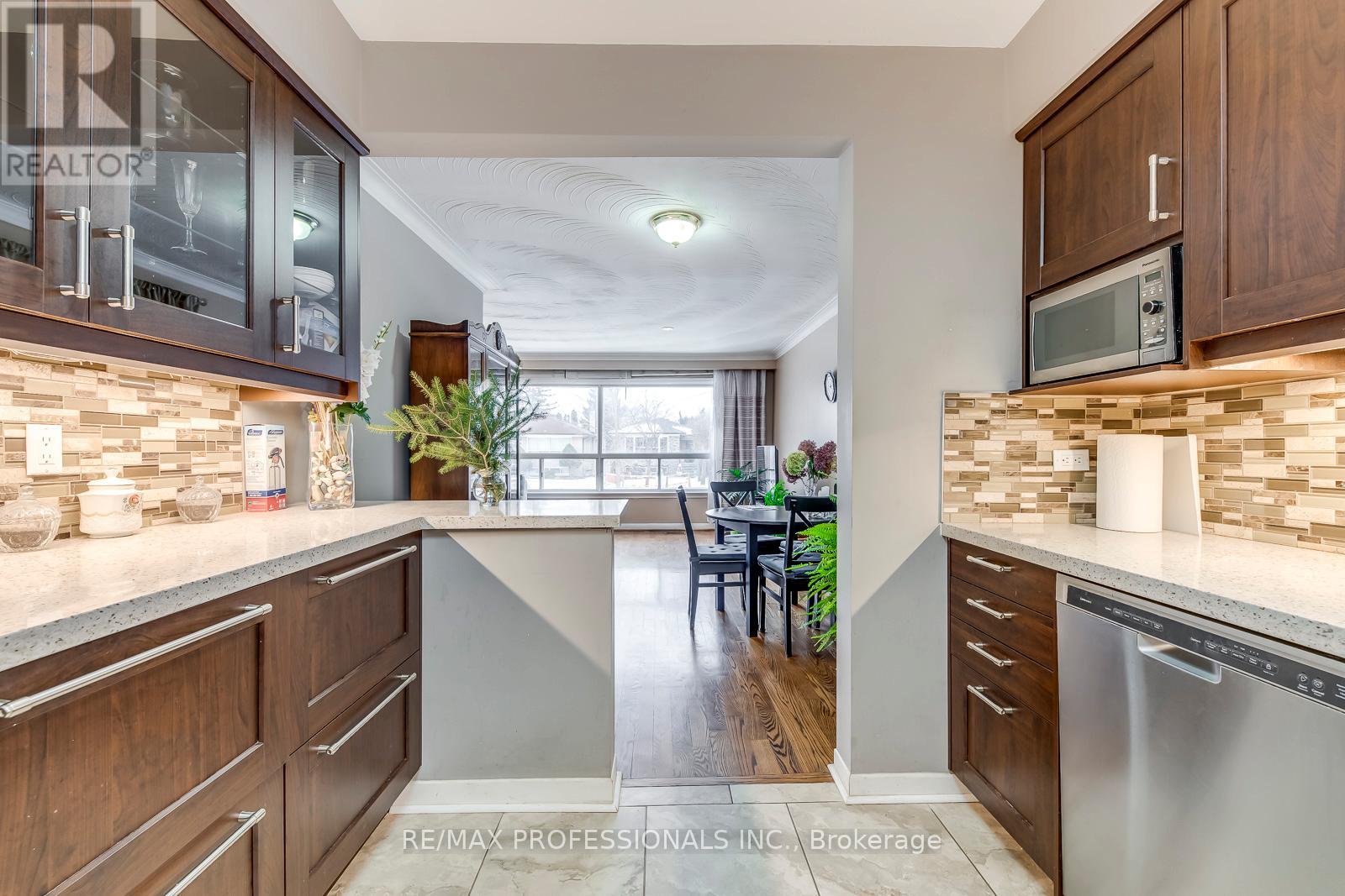 7 Belgate Place, Toronto, Ontario  M9C 3Y5 - Photo 11 - W12876608