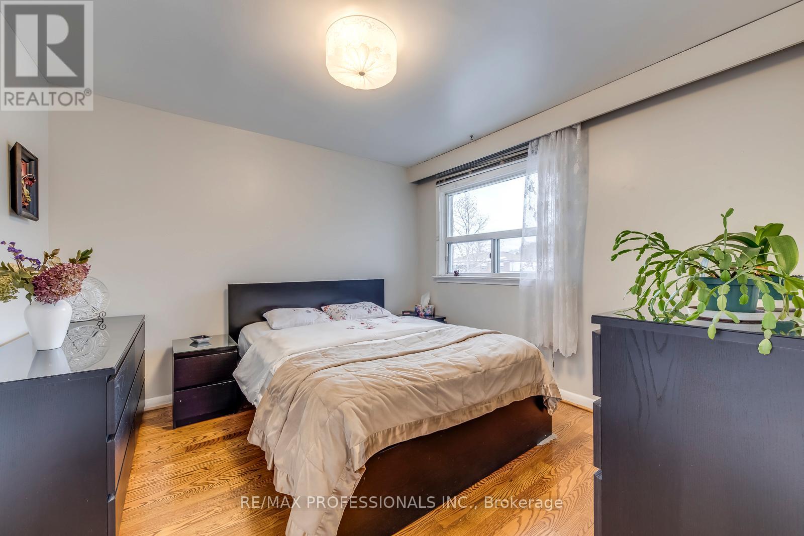 7 Belgate Place, Toronto, Ontario  M9C 3Y5 - Photo 17 - W12876608