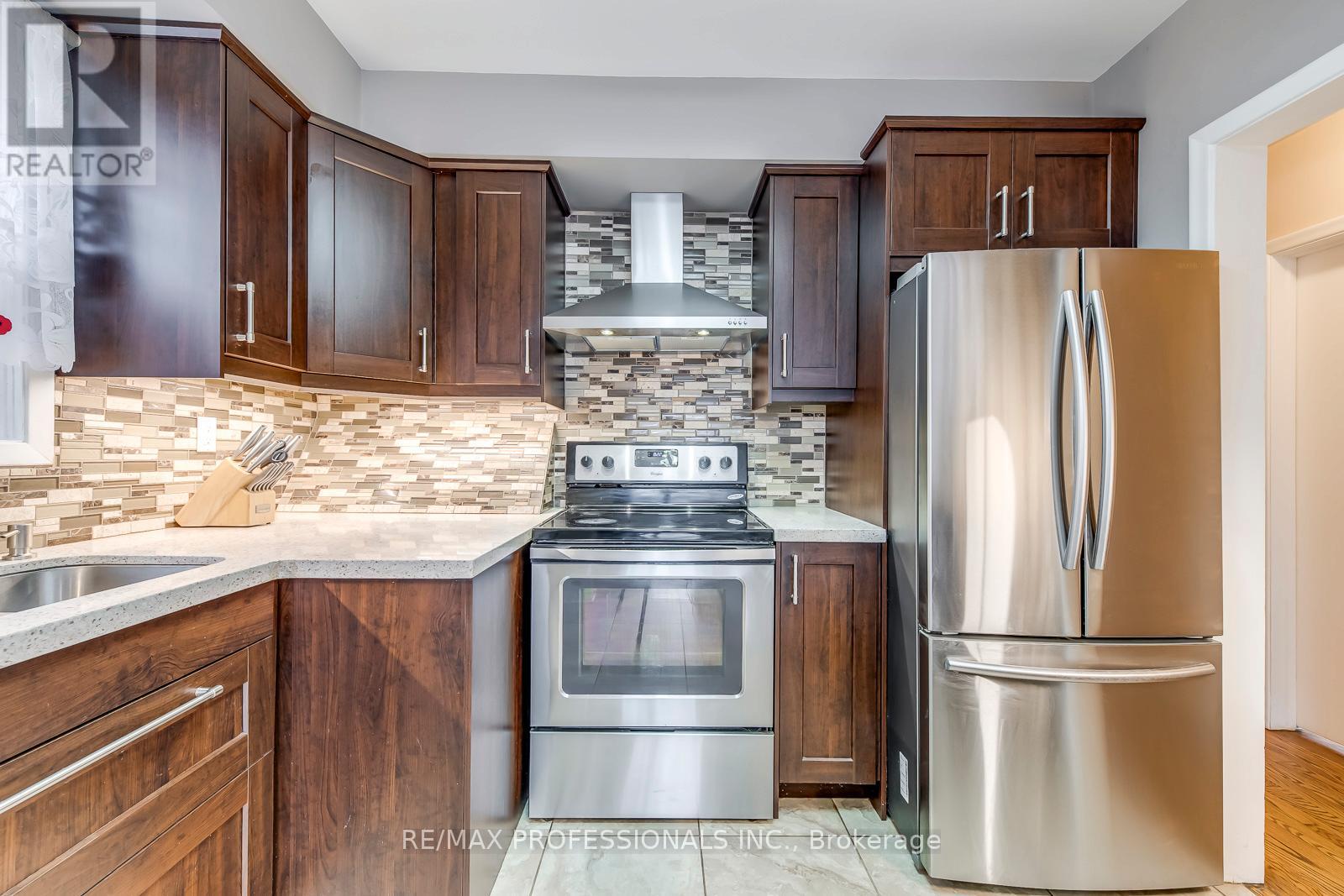 7 Belgate Place, Toronto, Ontario  M9C 3Y5 - Photo 9 - W12876608