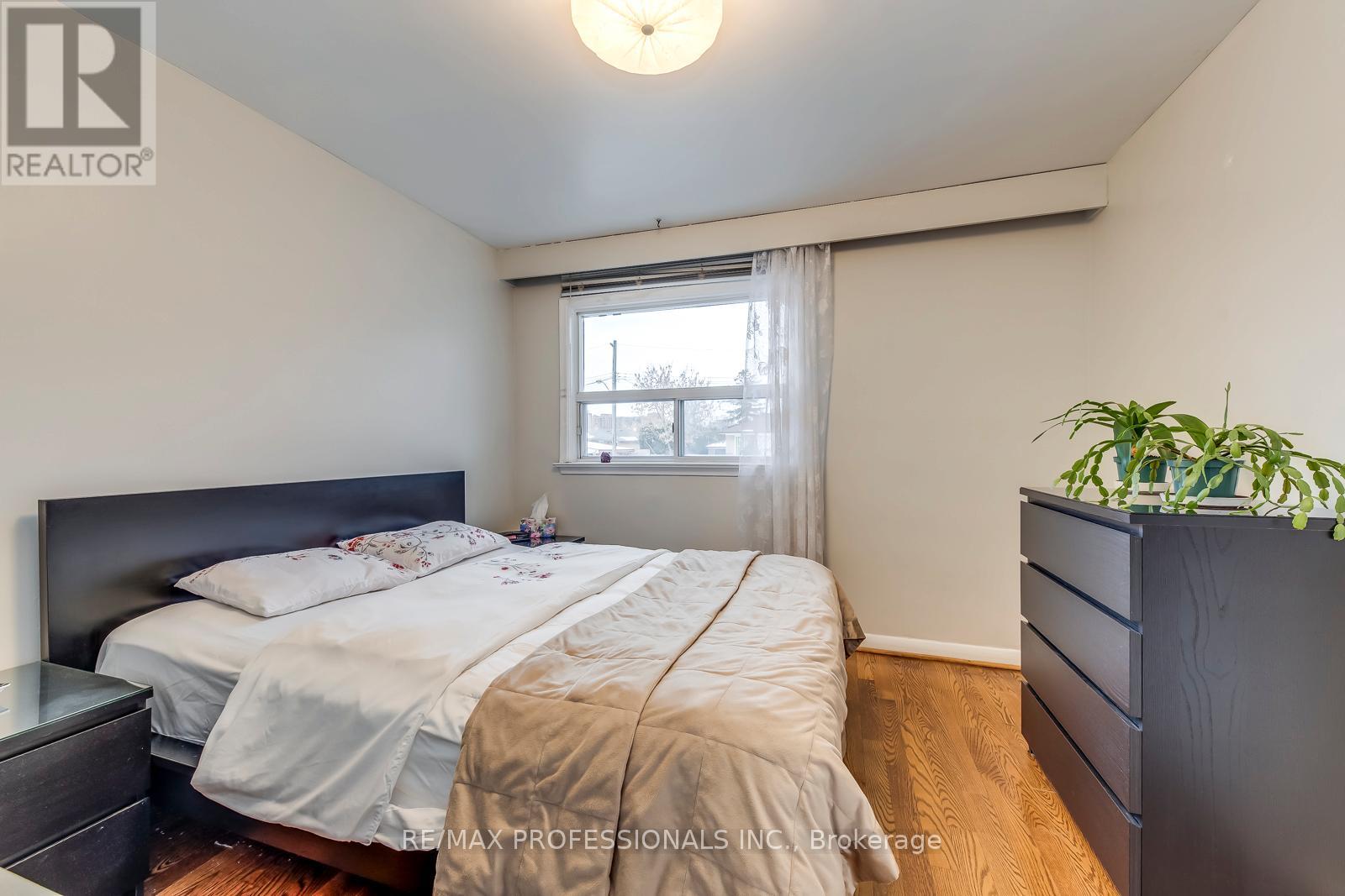 7 Belgate Place, Toronto, Ontario  M9C 3Y5 - Photo 18 - W12876608