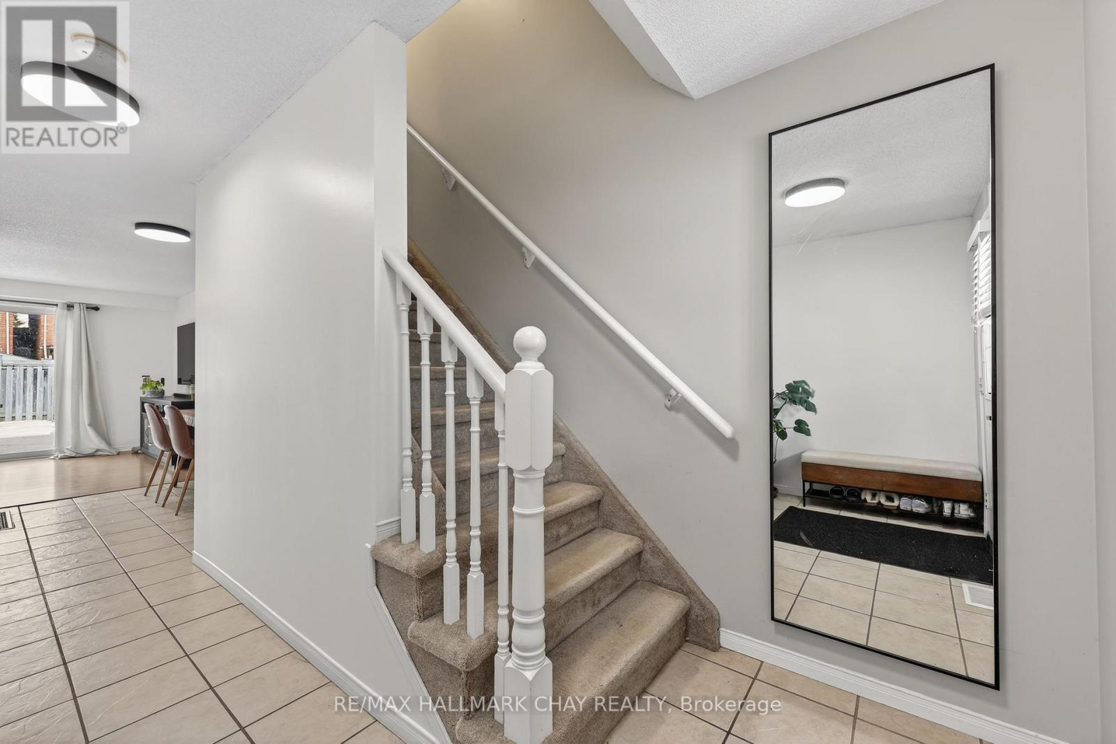 94 Lee Crescent, Barrie, Ontario  L4N 9Z1 - Photo 3 - S13068042