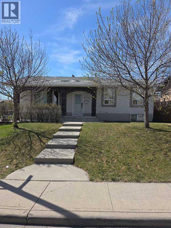 3503 48 Street NE, Calgary, Alberta  T1Y 1S3 - Photo 1 - A2293411