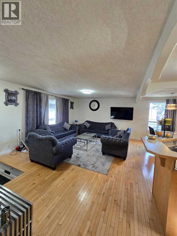 3503 48 Street NE, Calgary, Alberta  T1Y 1S3 - Photo 7 - A2293411
