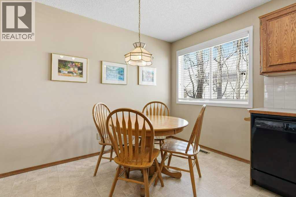 9 Douglasbank Gardens SE, Calgary, Alberta  T2Z 2C9 - Photo 11 - A2297877