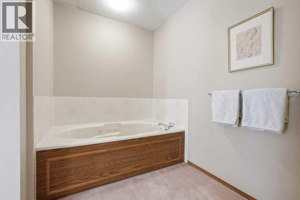 9 Douglasbank Gardens SE, Calgary, Alberta  T2Z 2C9 - Photo 15 - A2297877