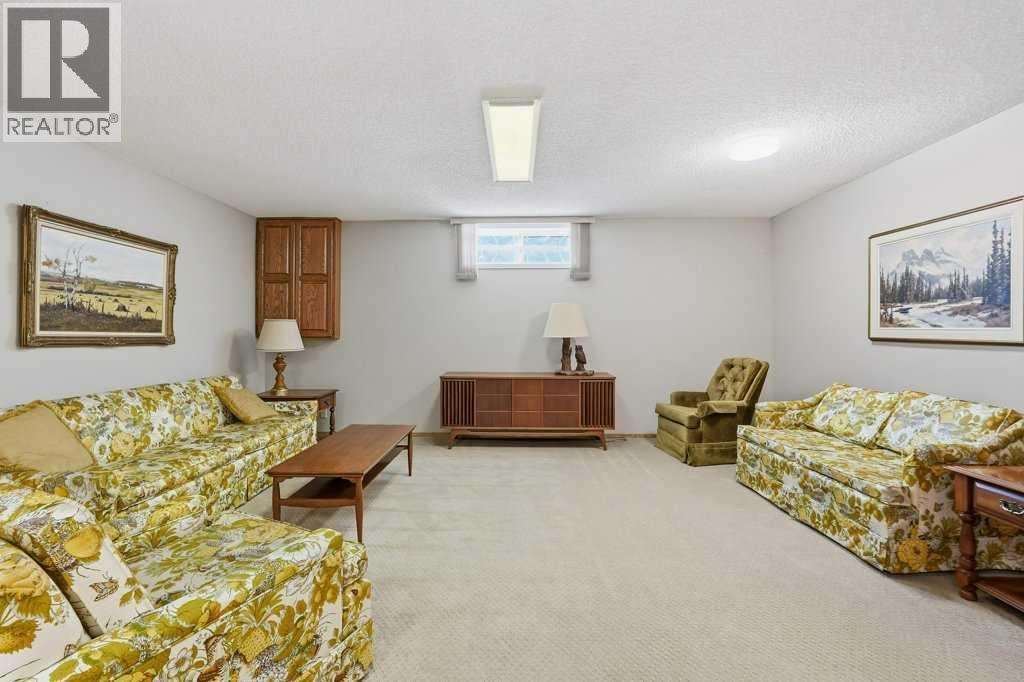 9 Douglasbank Gardens SE, Calgary, Alberta  T2Z 2C9 - Photo 25 - A2297877