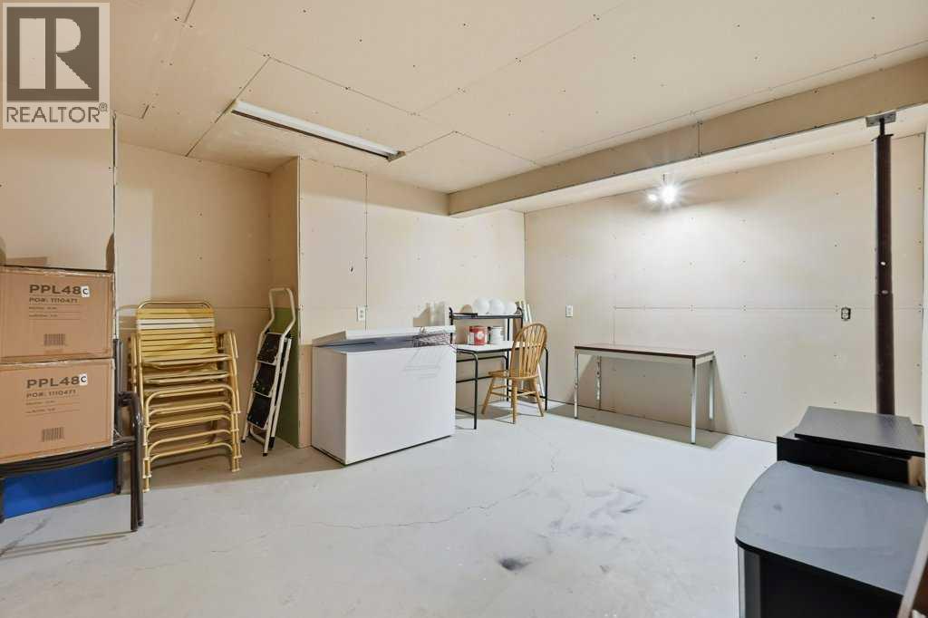 9 Douglasbank Gardens SE, Calgary, Alberta  T2Z 2C9 - Photo 32 - A2297877
