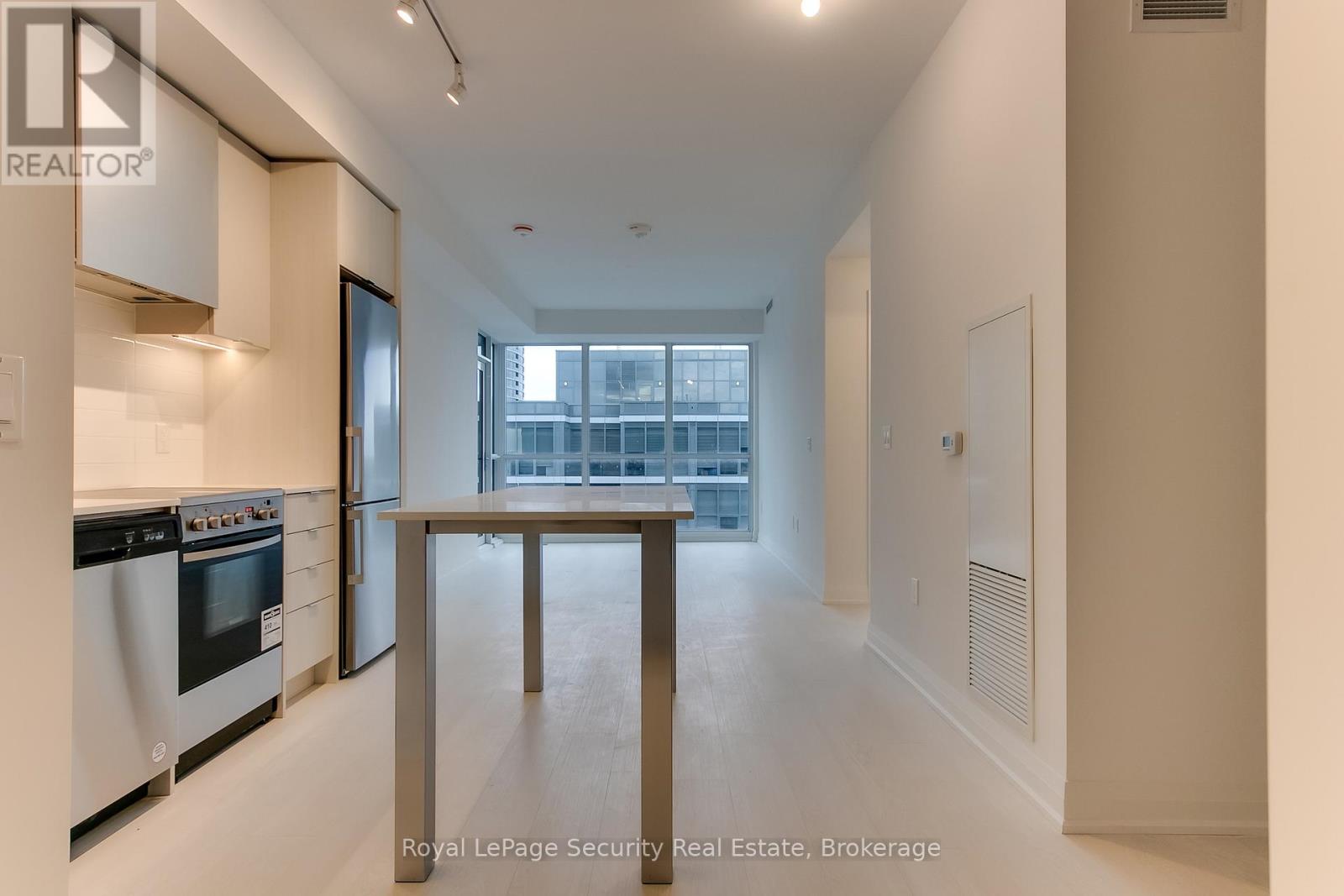 1006 - 10 Gibbs Road, Toronto, Ontario  M9B 0E2 - Photo 8 - W13081292