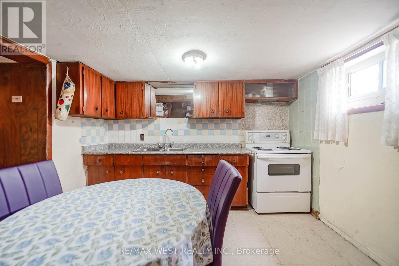 617 Caledonia Road, Toronto, Ontario  M6E 4V7 - Photo 7 - W13081294