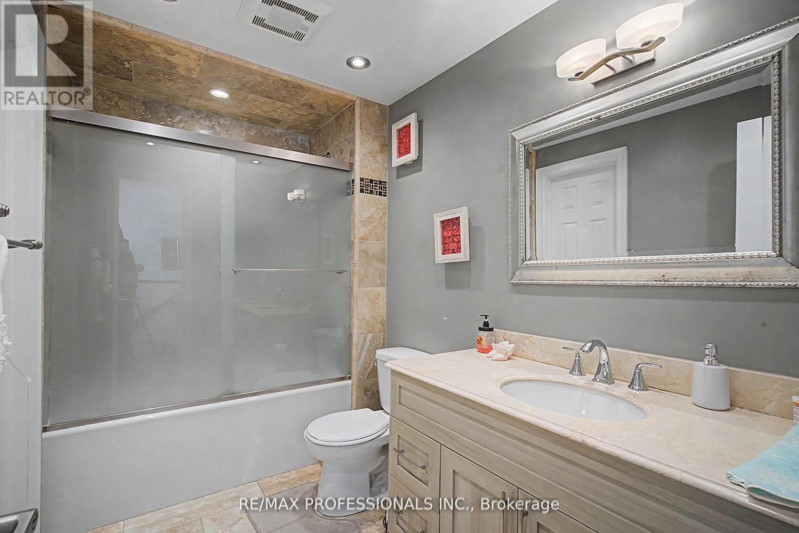 180 Royal Salisbury Way, Brampton, Ontario  L6V 3J9 - Photo 15 - W13081328