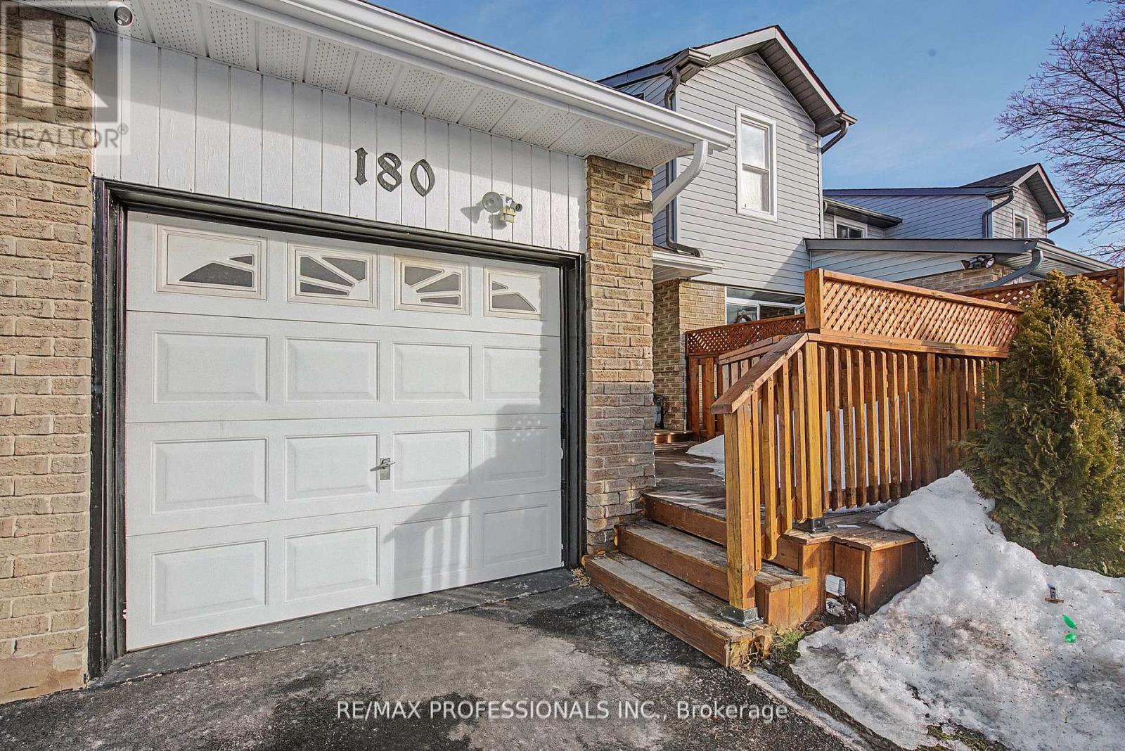 180 Royal Salisbury Way, Brampton, Ontario  L6V 3J9 - Photo 2 - W13081328