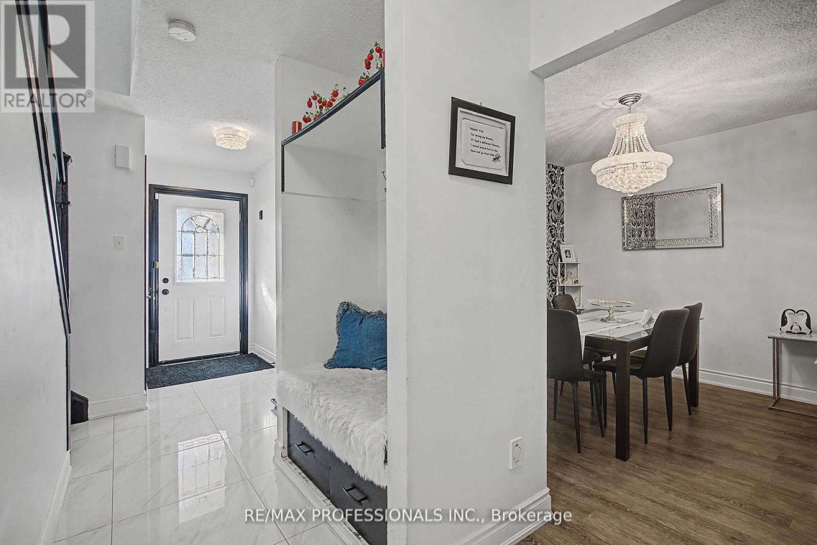 180 Royal Salisbury Way, Brampton, Ontario  L6V 3J9 - Photo 6 - W13081328