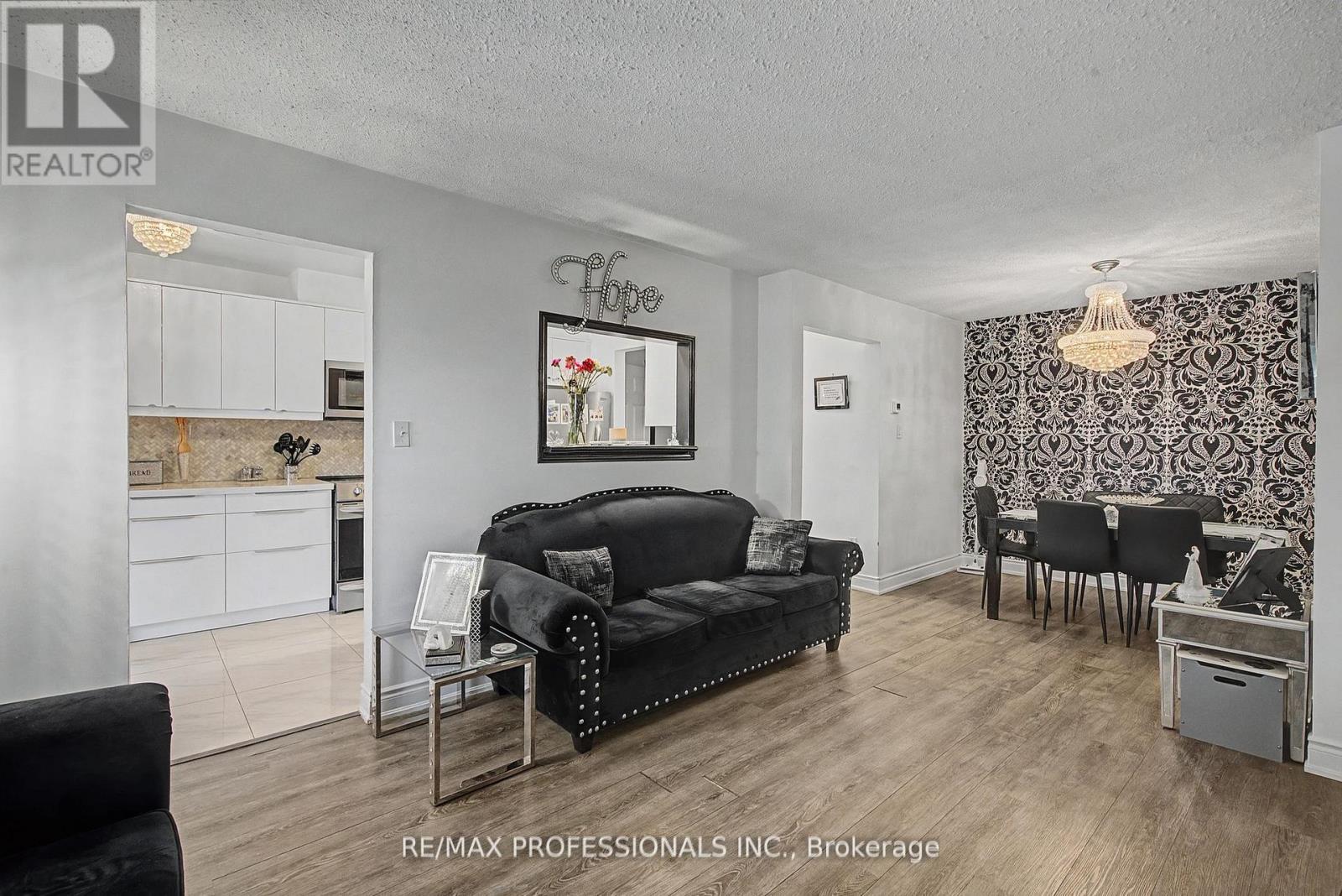 180 Royal Salisbury Way, Brampton, Ontario  L6V 3J9 - Photo 9 - W13081328